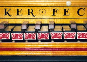 Clavecin d'après Ruckers 1635: détail des arcades du clavier. Anne-Ian-Tucker